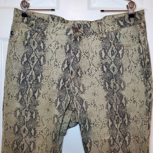 Judy Blue Sz 16W Skinny Mid Rise, Snake Skin Jeans - Picture 2 of 11